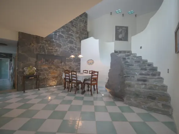 Complex In Aidipsos, Greece (460 M²)