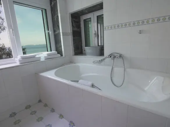 Complex In Aidipsos, Greece (460 M²)