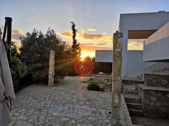 3-bedroom Villa In Loutraki-perachora, Greece (500 M²)