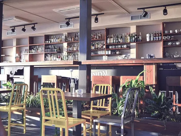Business In Loutraki-perachora, Greece (340 M²)