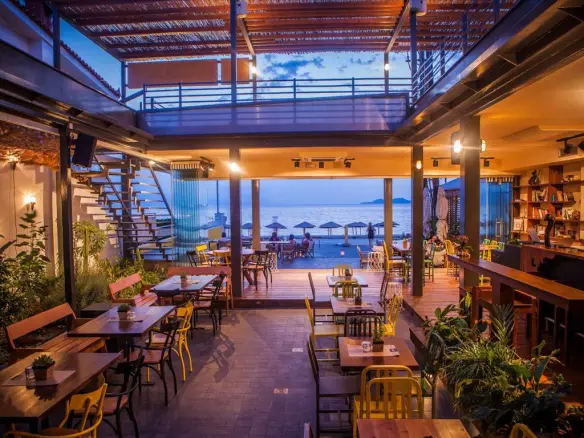 Business In Loutraki-perachora, Greece (340 M²)