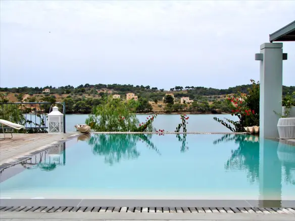 3-bedroom Villa In Greece (292 M²)