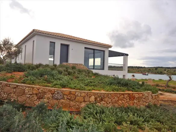 3-bedroom Villa In Greece (292 M²)