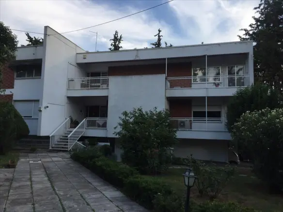 3-bedroom Flat In Panorama, Greece (650 M²)
