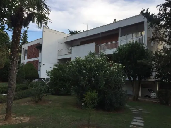 3-bedroom Flat In Panorama, Greece (650 M²)