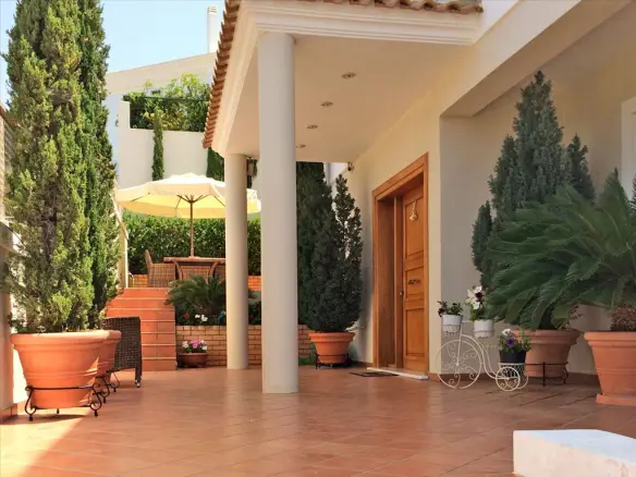3-bedroom Villa In Saronida, Greece (330 M²)