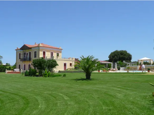 5-bedroom Villa In Greece (630 M²)