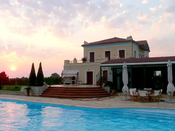 5-bedroom Villa In Greece (630 M²)