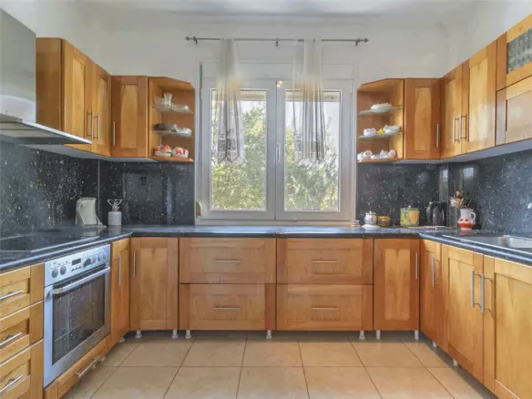 3-bedroom Detached House In Katerini, Greece (180 M²)
