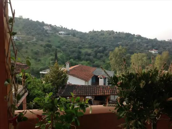 3-bedroom Detached House In Amarinthos, Greece (190 M²)