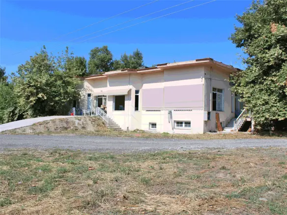 Business In Easts Olimpos, Greece (470 M²)