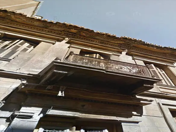 Building In Center – Port, Greece (300 M²)