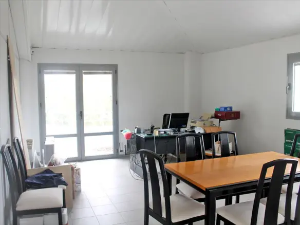 Building In Acharnes, Greece (804 M²)