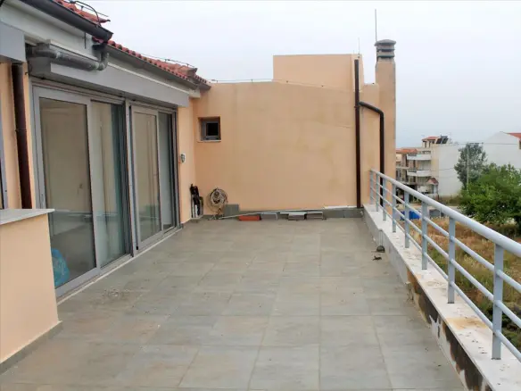 Building In Acharnes, Greece (804 M²)