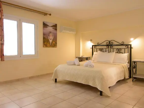 Hotel In Agios Nikolaos, Greece (1.500 M²)