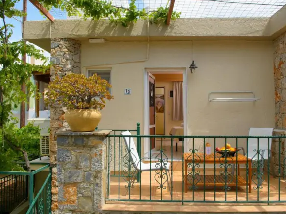 Hotel In Agios Nikolaos, Greece (1.500 M²)