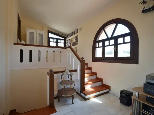 4-bedroom Detached House In Voula, Greece (304 M²)