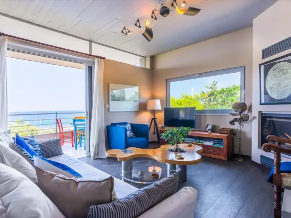 3-bedroom Villa In Kalivia Thorikou, Greece (160 M²)