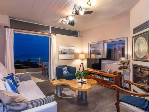 3-bedroom Villa In Kalivia Thorikou, Greece (160 M²)