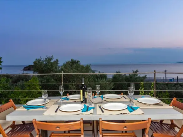 3-bedroom Villa In Kalivia Thorikou, Greece (160 M²)
