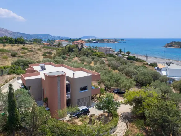 3-bedroom Villa In Kalivia Thorikou, Greece (160 M²)