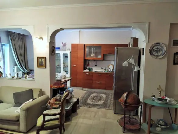 2-bedroom Flat In Kalamaria, Greece (150 M²)