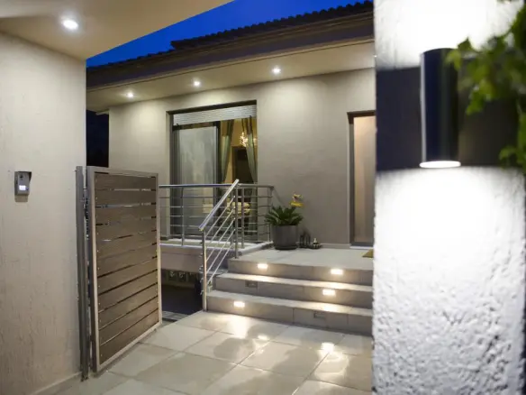 5-bedroom Detached House In Kalivia Thorikou, Greece (275 M²)