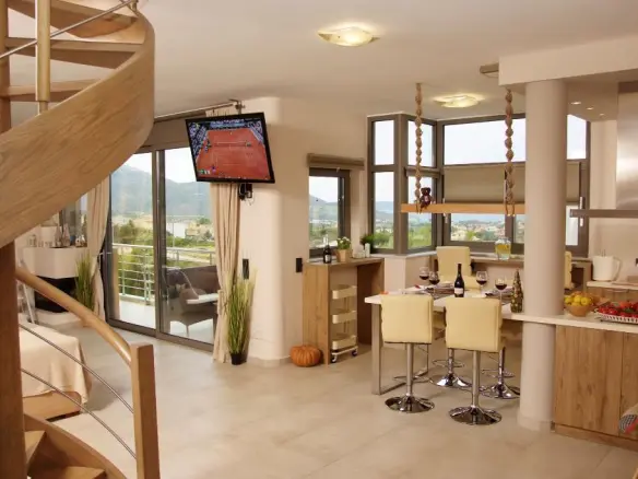 5-bedroom Detached House In Kalivia Thorikou, Greece (275 M²)