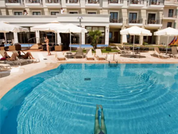 Hotel In Greece (2.800 M²)