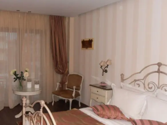Hotel In Greece (2.800 M²)