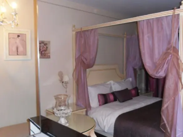 Hotel In Greece (2.800 M²)