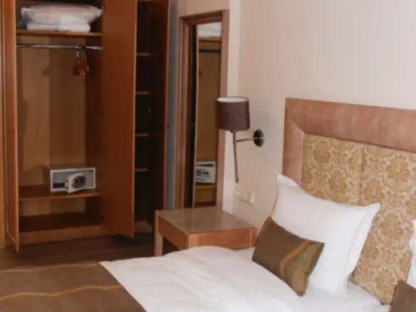 Hotel In Greece (2.800 M²)