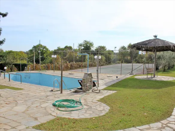 6-bedroom Villa In Litochoro, Greece (220 M²)