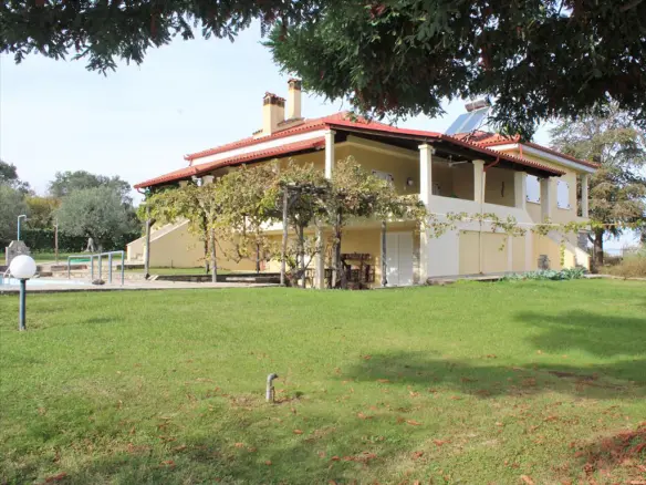 6-bedroom Villa In Litochoro, Greece (220 M²)