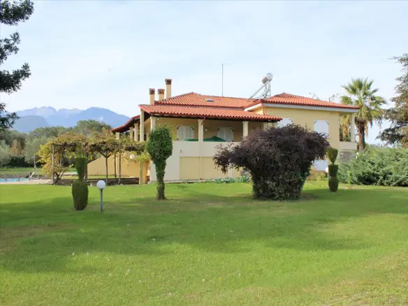 6-bedroom Villa In Litochoro, Greece (220 M²)