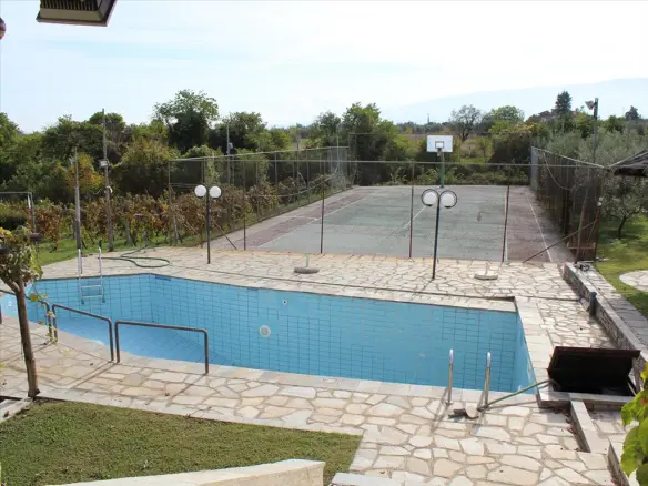 6-bedroom Villa In Litochoro, Greece (220 M²)