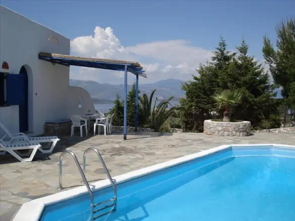 Business In Malesina, Greece (207 M²)