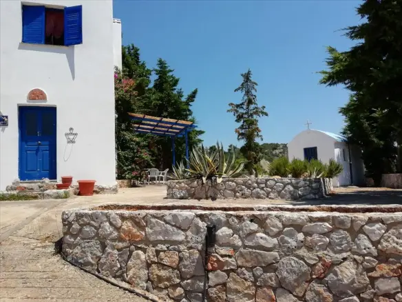 Business In Malesina, Greece (207 M²)