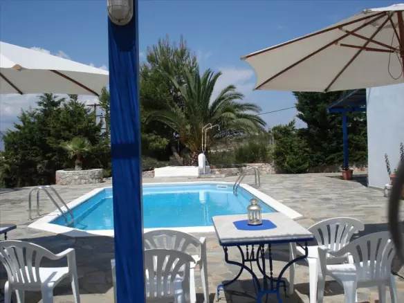 Business In Malesina, Greece (207 M²)