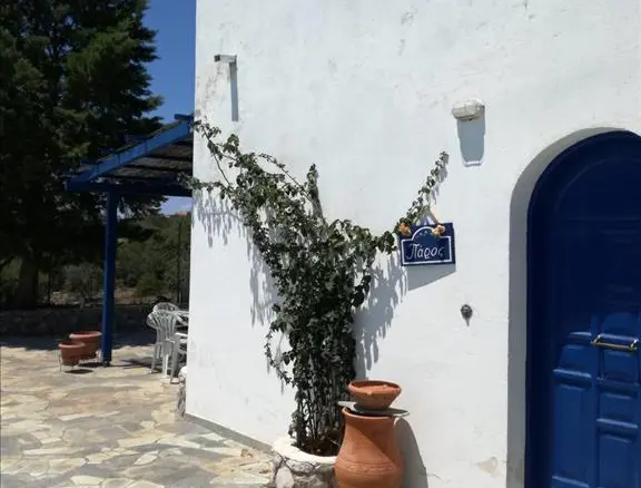 Business In Malesina, Greece (207 M²)