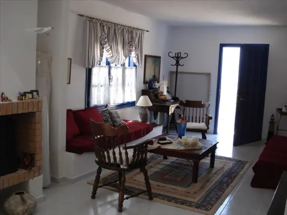 Business In Malesina, Greece (207 M²)