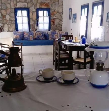 Business In Malesina, Greece (207 M²)