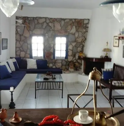 Business In Malesina, Greece (207 M²)