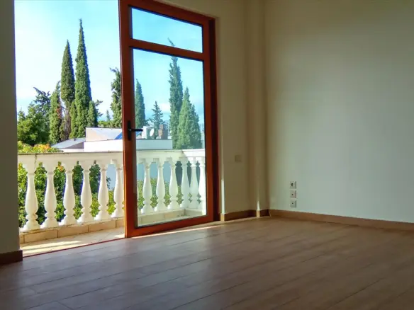 Building In Kifissia, Greece (660 M²)