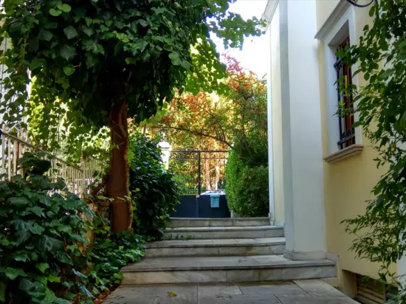 Building In Kifissia, Greece (660 M²)