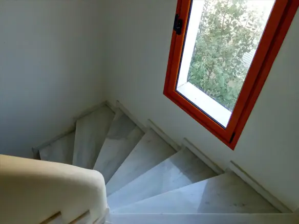 Building In Kifissia, Greece (460 M²)