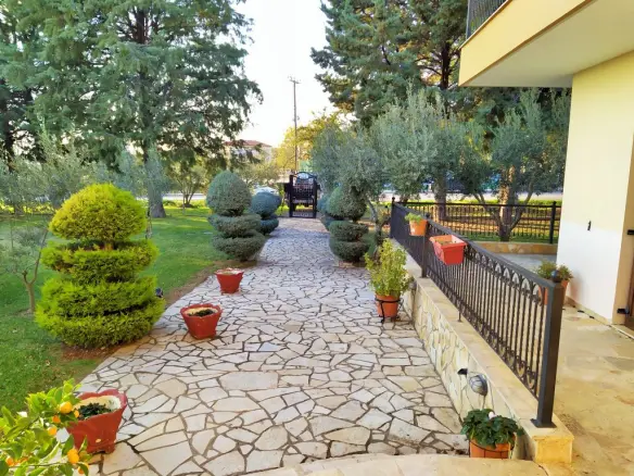6-bedroom Detached House In Oreokastro, Greece (350 M²)