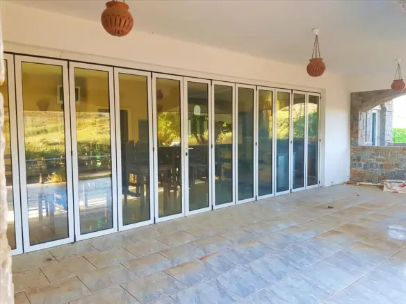 Business In Neapoli, Greece (273 M²)