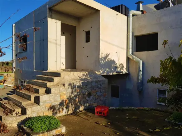 Business In Neapoli, Greece (273 M²)
