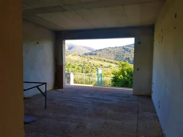 Business In Neapoli, Greece (273 M²)